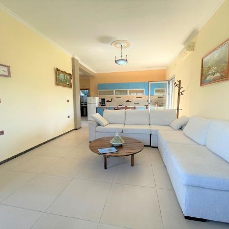 Vila Licenji Vlorë エクステリア 写真