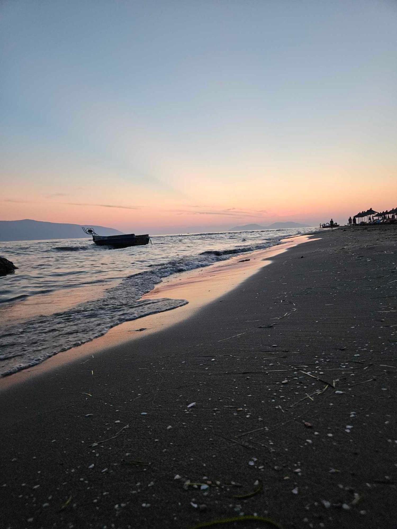 Vila Licenji Vlorë エクステリア 写真