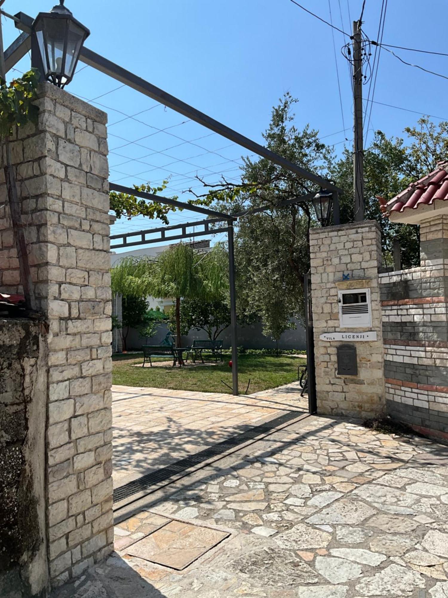 Vila Licenji Vlorë エクステリア 写真
