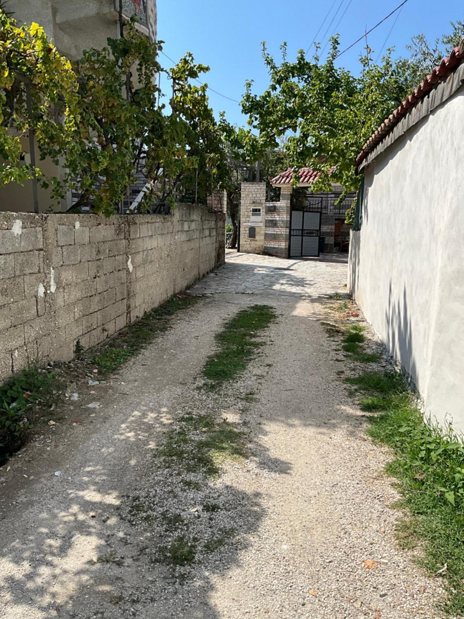 Vila Licenji Vlorë エクステリア 写真
