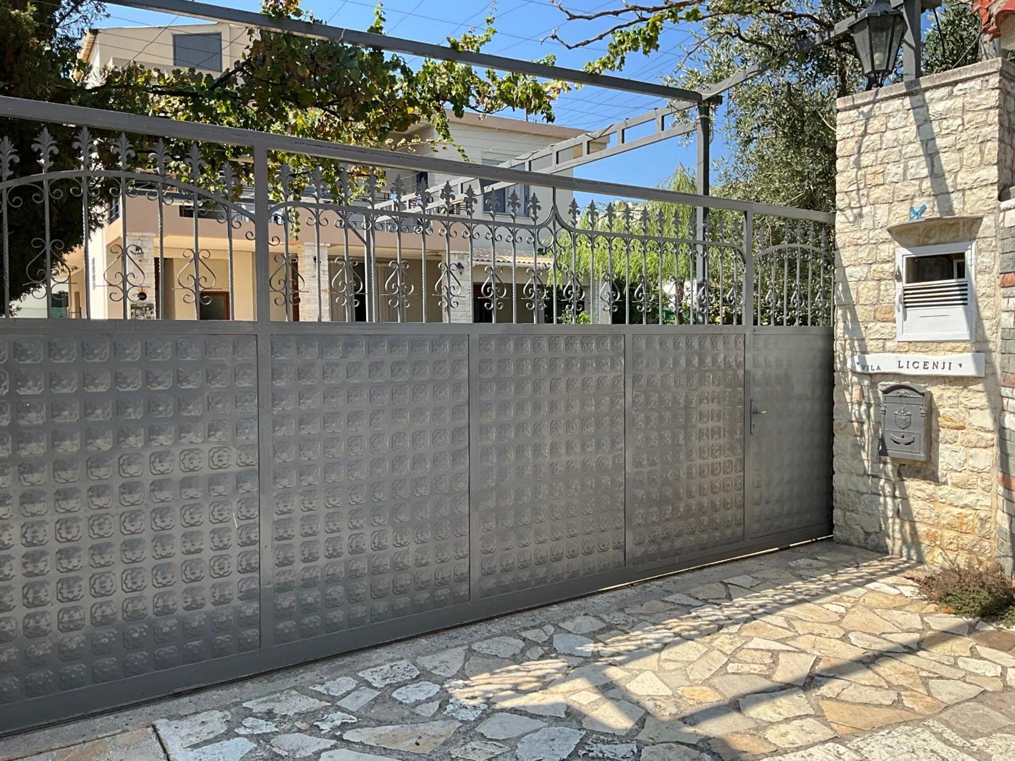 Vila Licenji Vlorë エクステリア 写真